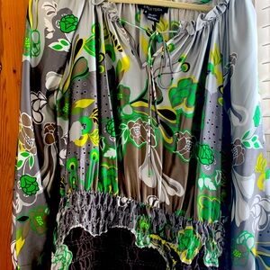 Worn 2 or 3 times beautiful Etc top